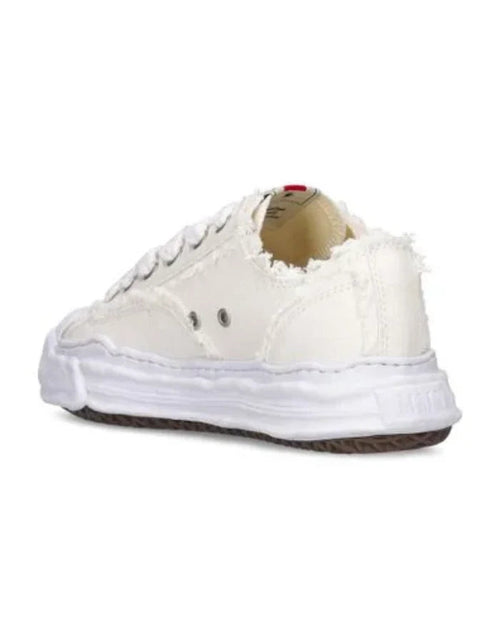 FH Low-Top Sneaker