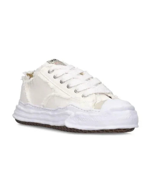 FH Low-Top Sneaker