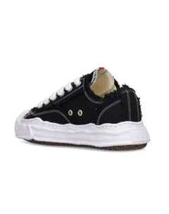 FH Low-Top Sneaker